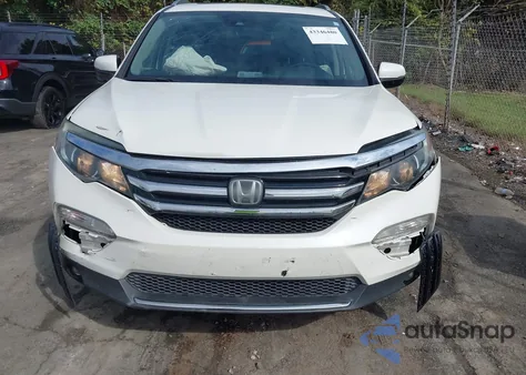 2017 Honda Pilot Touring z USA, uszkodzony, nr VIN 5FNYF5H95HB041397